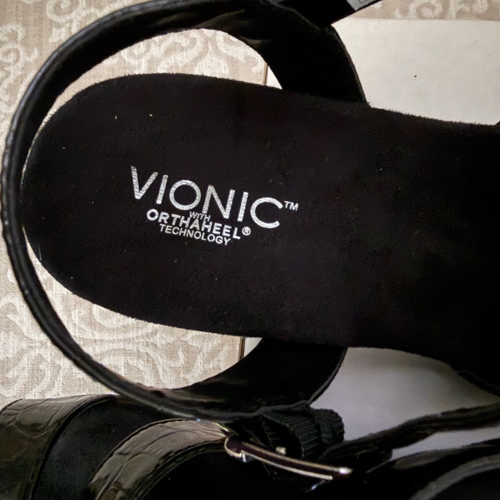 Vionic Orthaheel Technology Black Crocodile-Embossed Women's Sandals, Size 9 - Picture 7 of 8